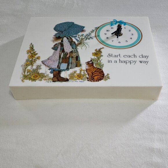 Vintage Holly Hobbie Wall Clock by Trenmark, Inc. With Original Box - Picture 7 of 14